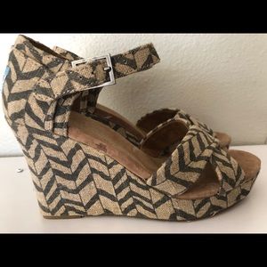 Tom’s open toe sandal